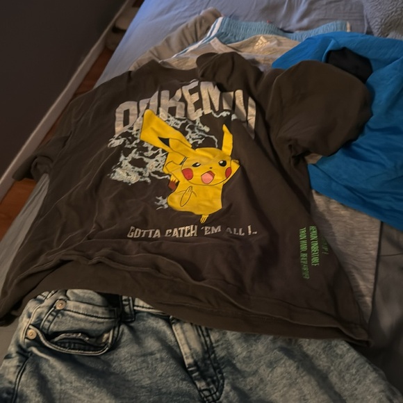 Clothes size 8 boys 5 shirts and 3 tshirts - Picture 7 of 8